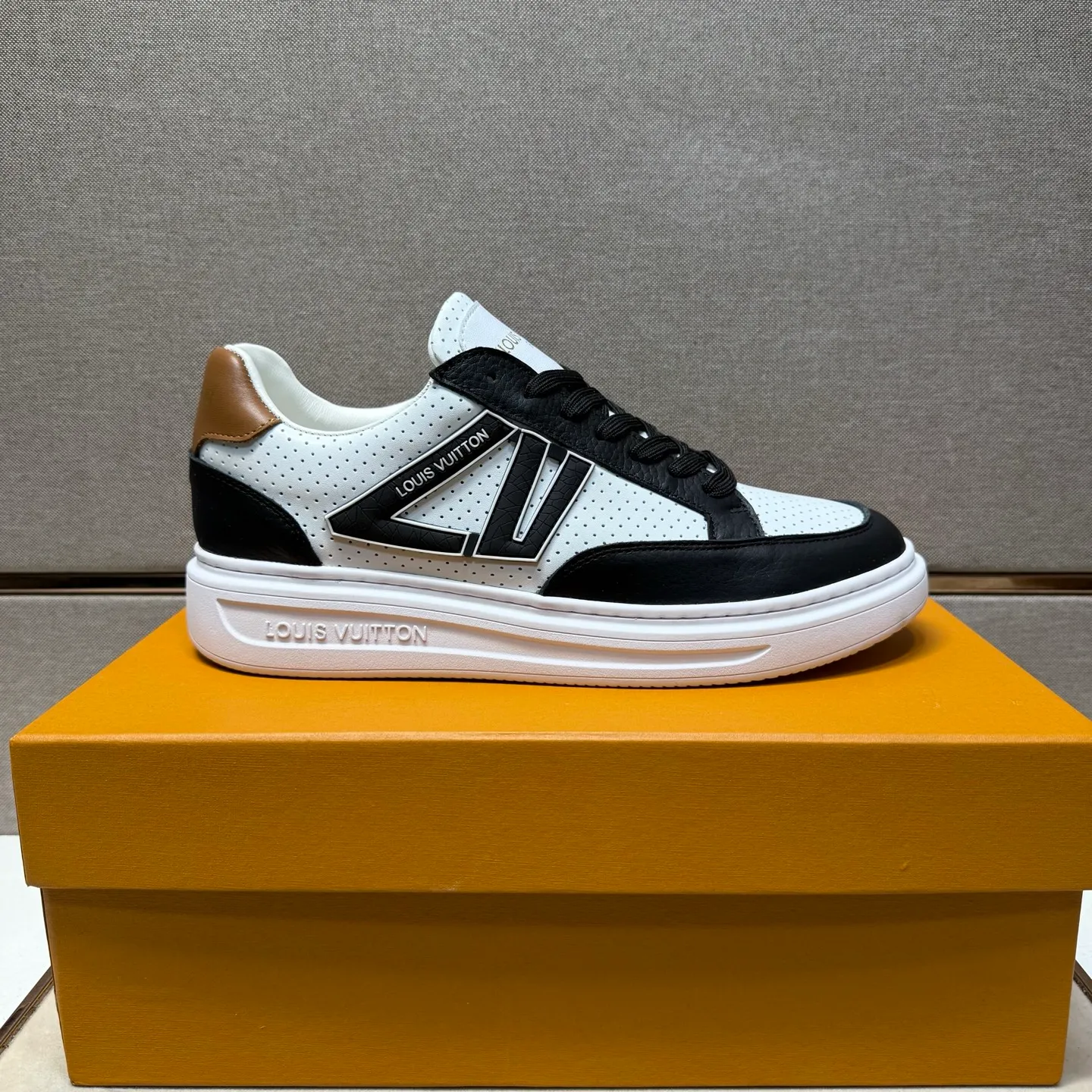 ⬛️Men's shoes 💰p420 [LV～] Men's casual shoes 2025z cabinet sales simultaneously 🔶Size: 38-44 #️⃣ 🔷6 colors🔜The upper is made of multi-material splicing ➕Genuine leather lining, comfortable and breathable, sole: original comfortable and wear-resistant outsole, ⚠️Real thing📱Photographed🎬The real thing is better📢📢📢